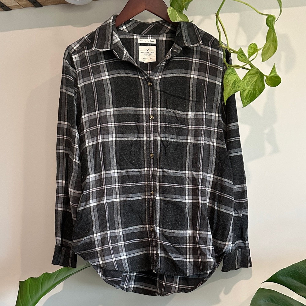 American Eagle Outfitters Black and White Plaid Shirt